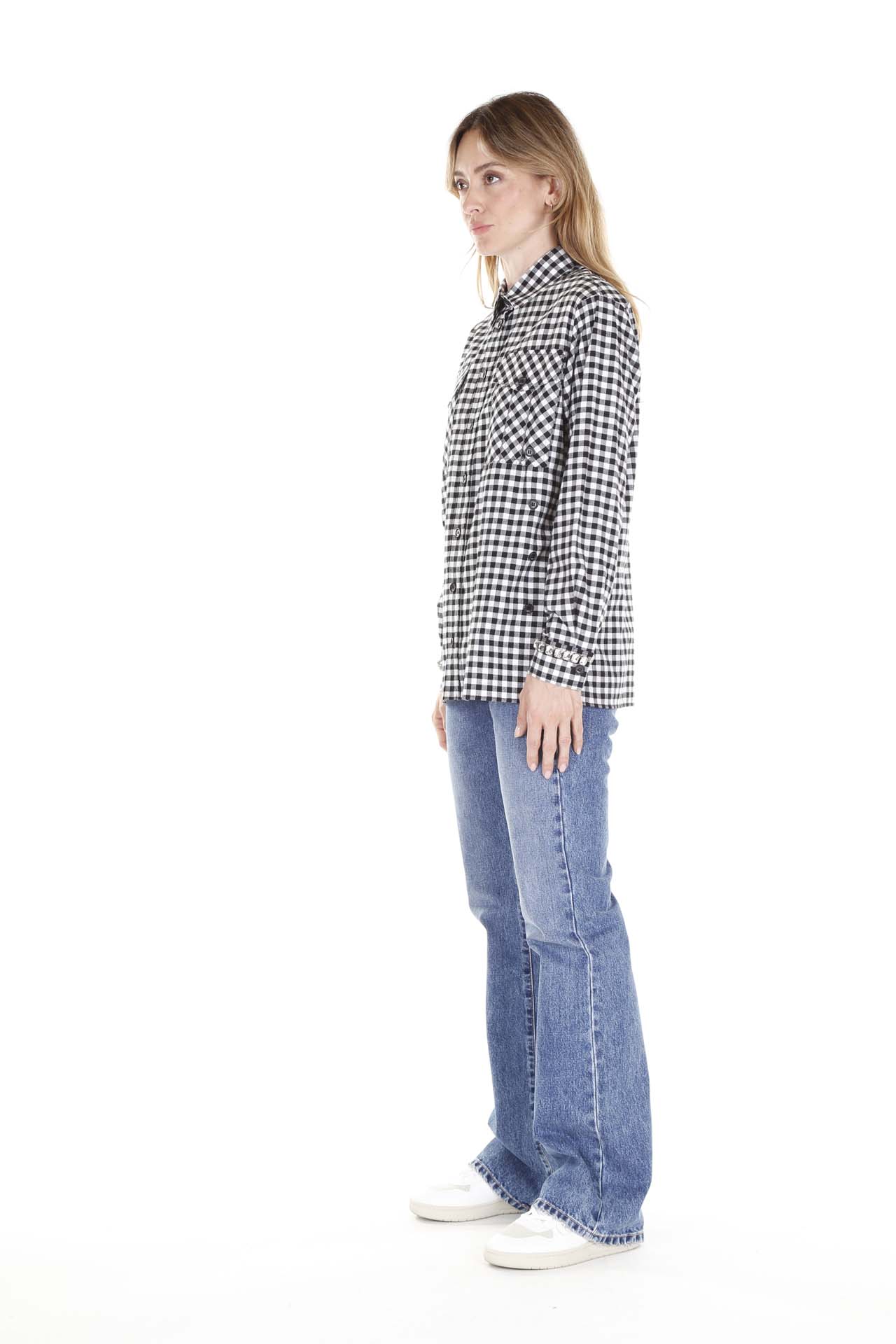N.21, Camicia